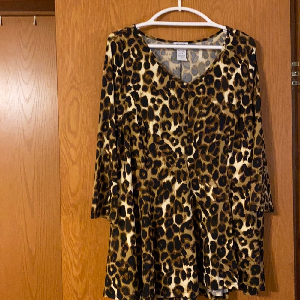 New never worn Monroe & Main shirt